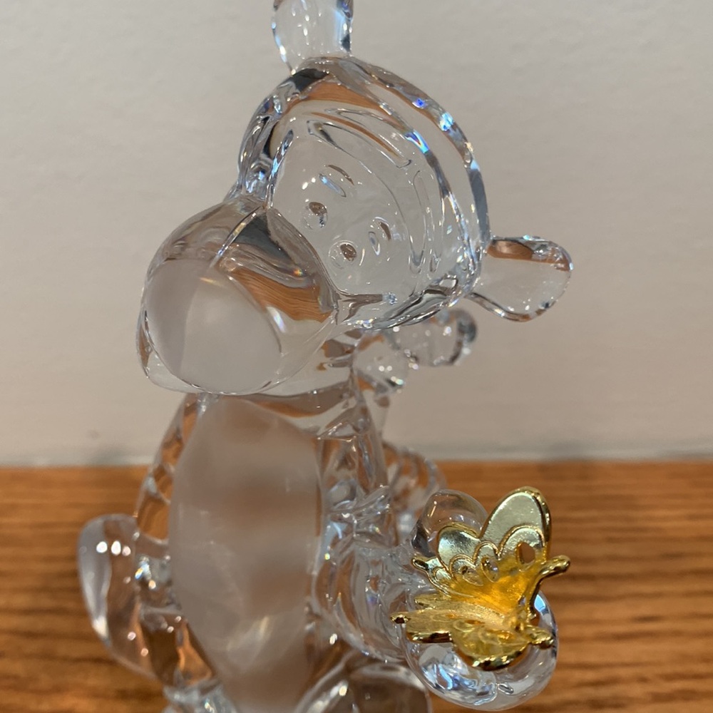 Lenox Disney Showcase crystal Tigger with 24k gold butterfly - Picture 2 of 14